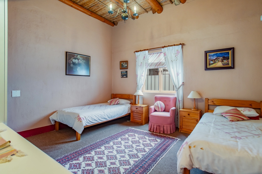 5 Bedroom Property for Sale in Uitsig Western Cape